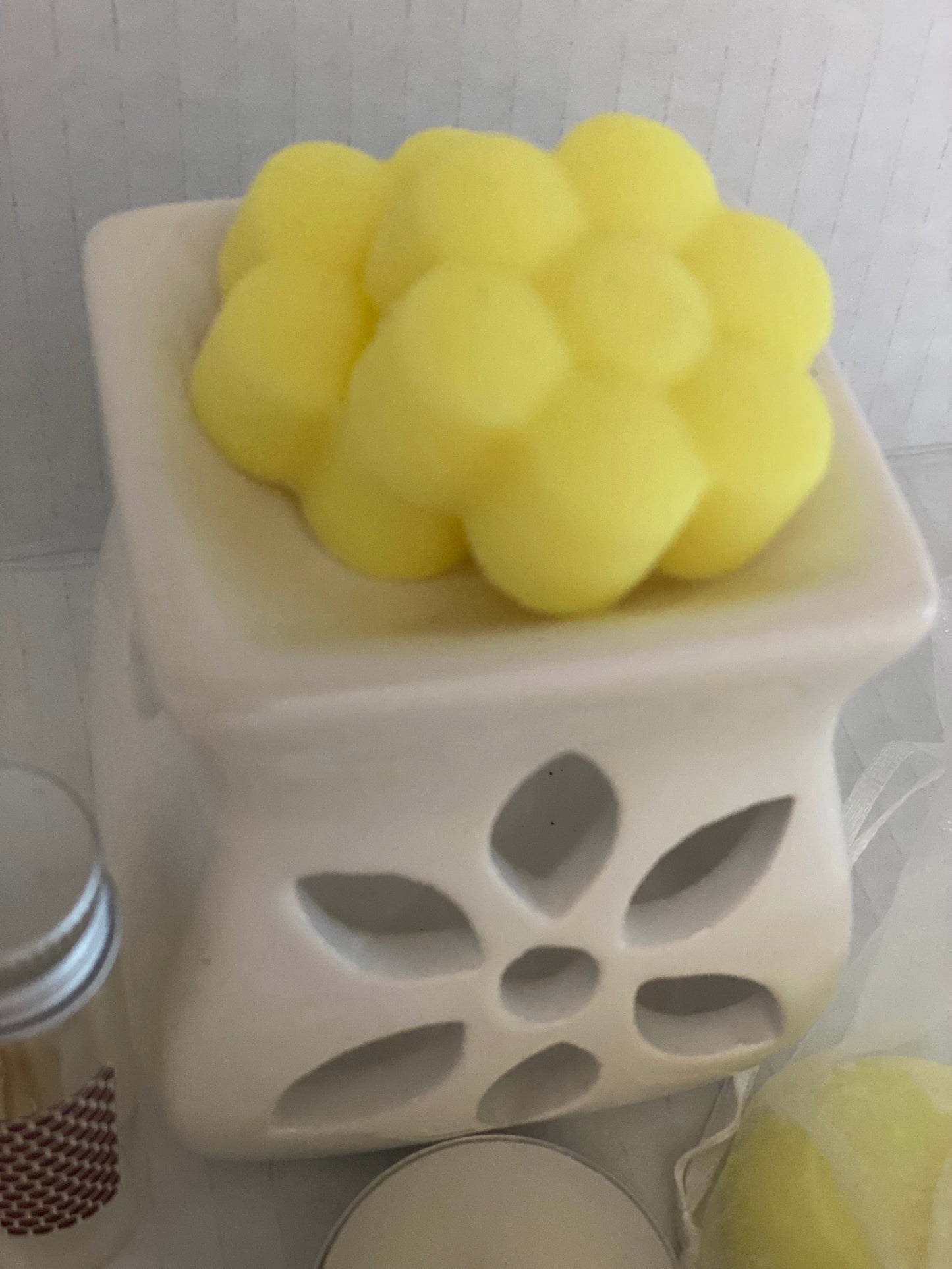 Lemon Meringue Natural Soy Wax Blend Wax Melts (100g wax melts) and Wax Melter