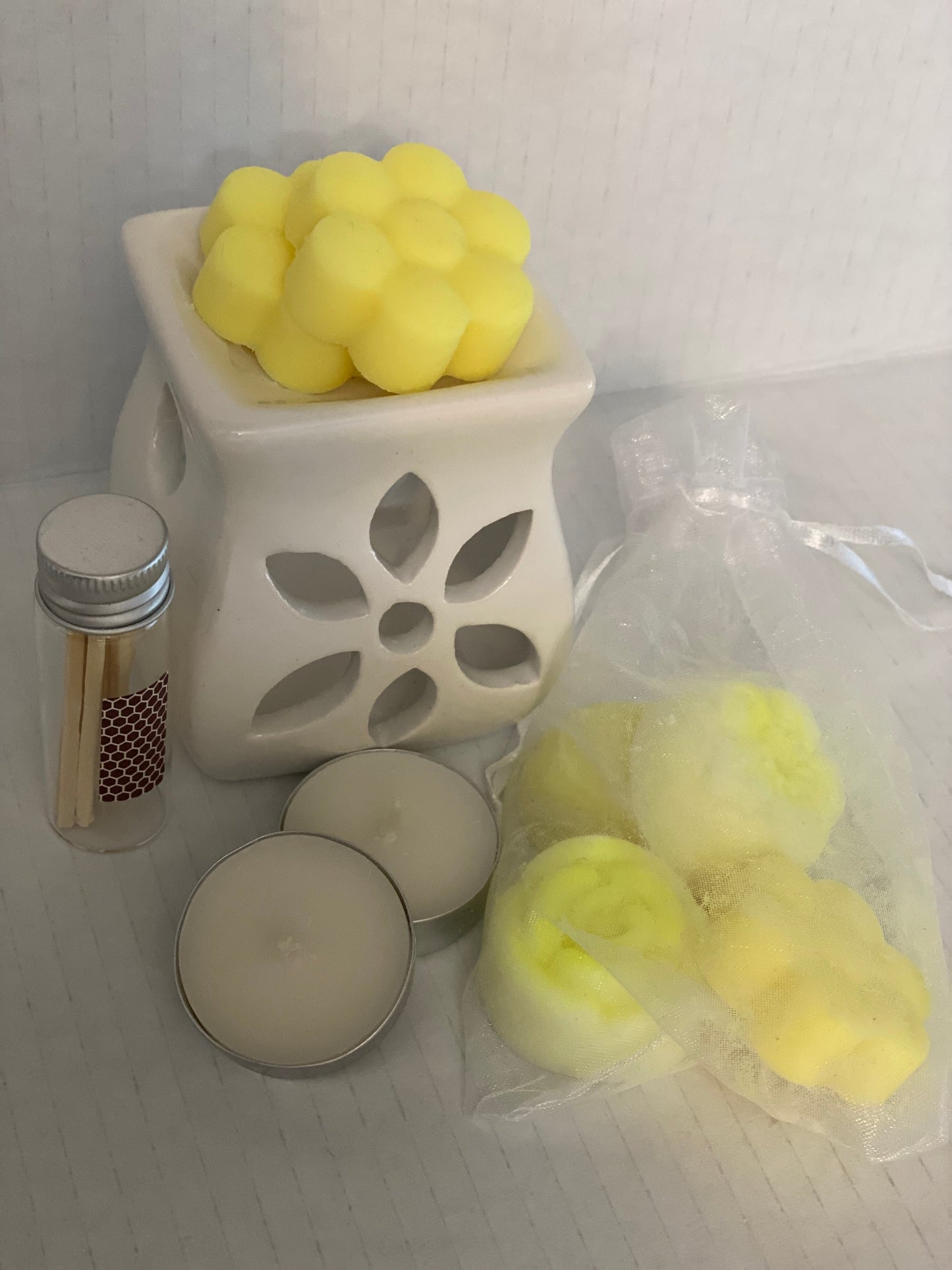 Lemon Meringue Natural Soy Wax Blend Wax Melts (100g wax melts) and Wax Melter