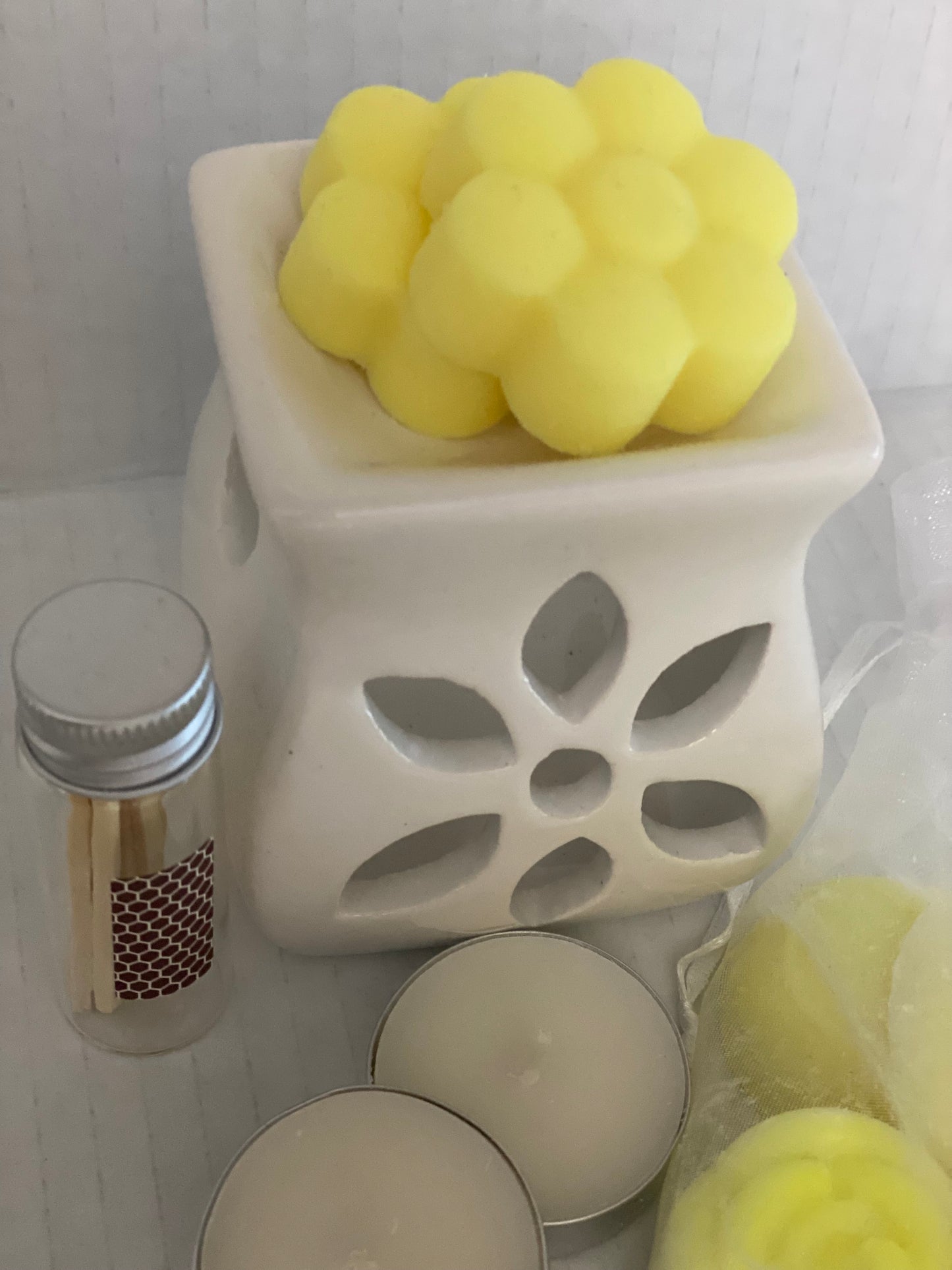 Lemon Meringue Natural Soy Wax Blend Wax Melts (100g wax melts) and Wax Melter