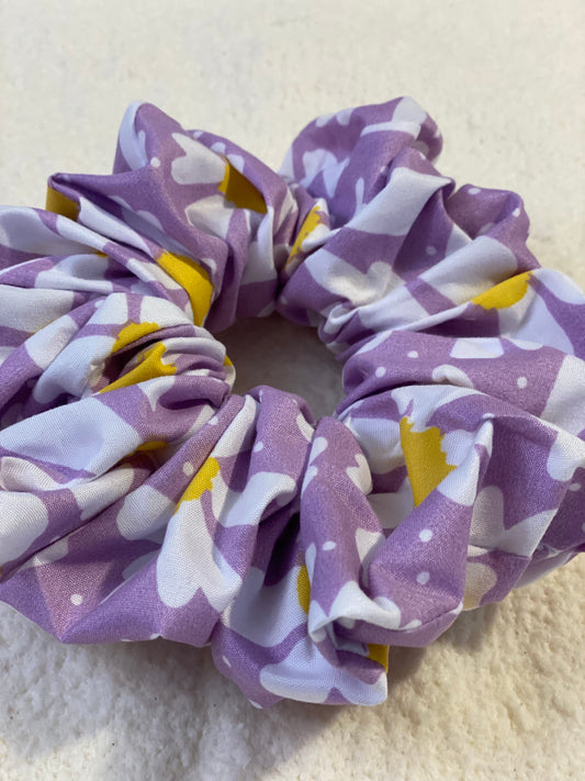 “Dreamy Daisy”  Jumbo Scrunchie